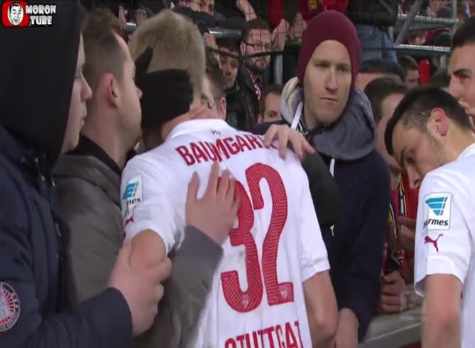 Video :Supporters comfort a German player